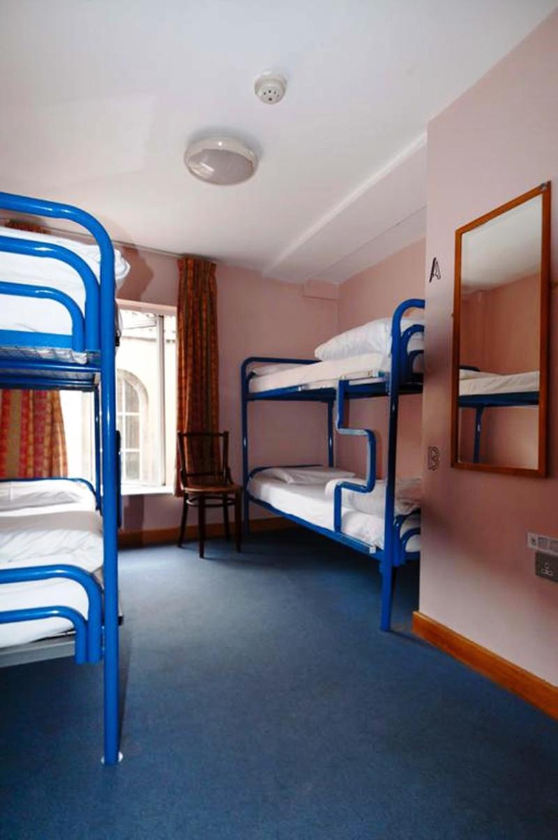 Avalon House Albergue *