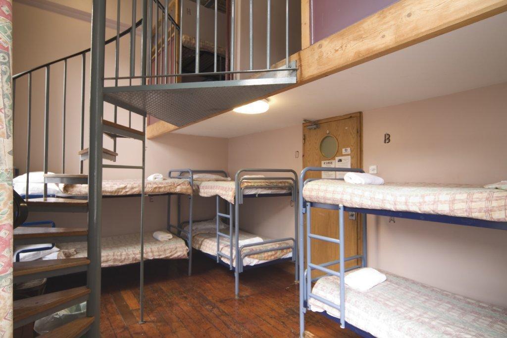Avalon House Albergue *