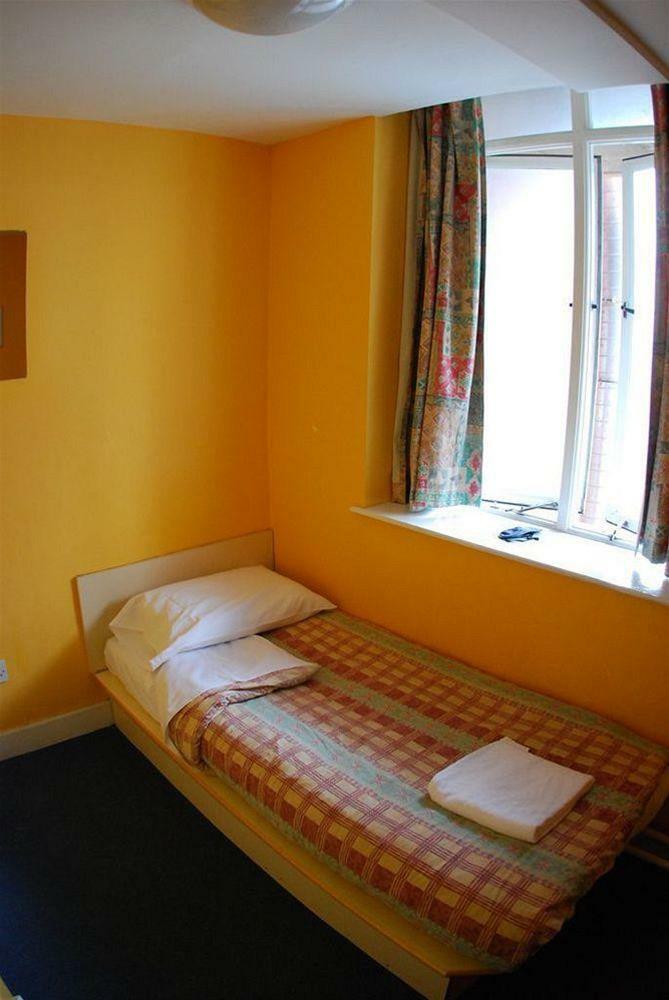 Avalon House Albergue